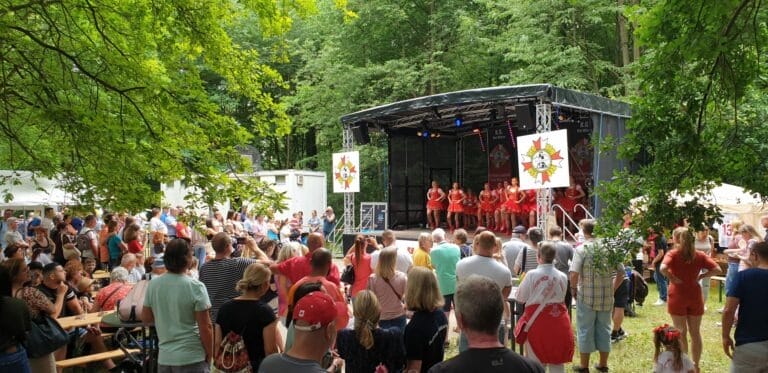 Mehr über den Artikel erfahren Die Langeler feierten nach 3 Jahren wieder ein löstiges Wiesenfest