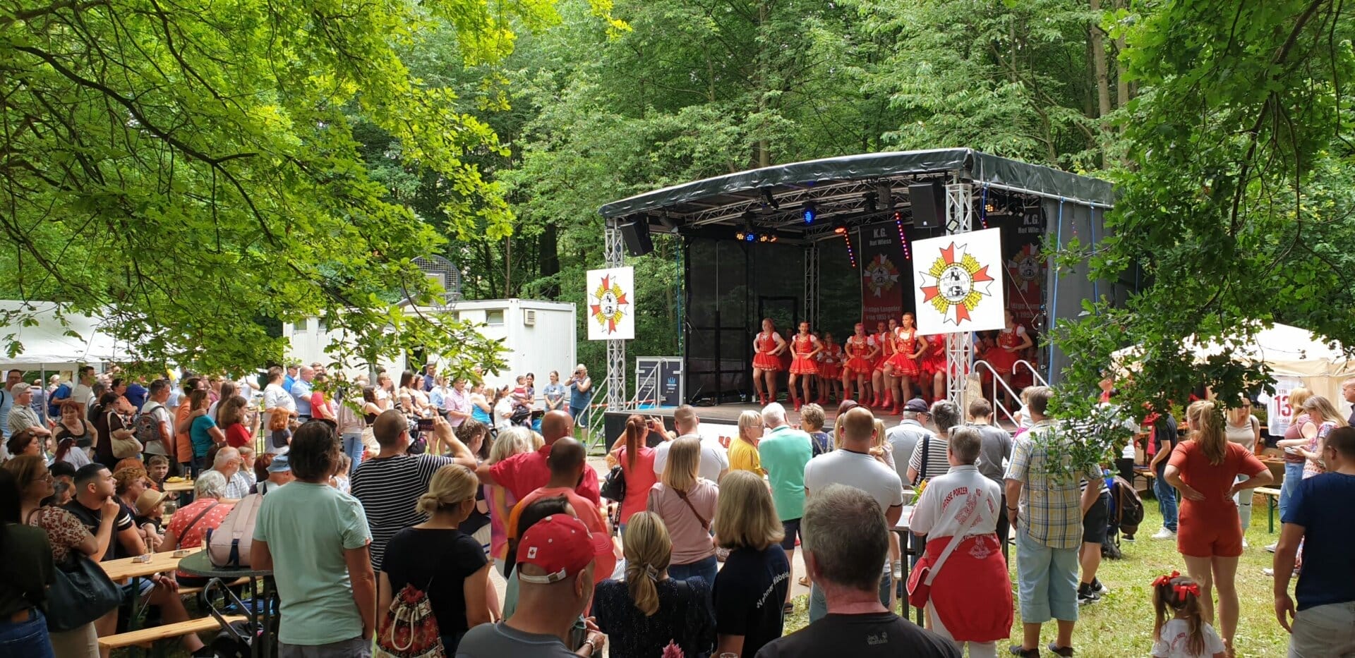 Mehr über den Artikel erfahren Die Langeler feierten nach 3 Jahren wieder ein löstiges Wiesenfest