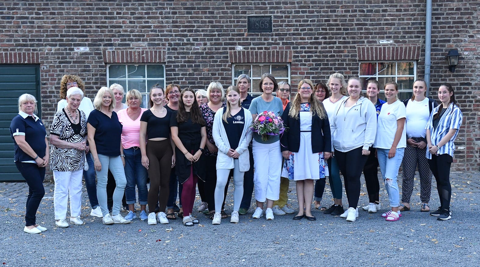Mehr über den Artikel erfahren Sylvia Czakalla, Wiederwahl zur Damenpräsidentin der BWF!