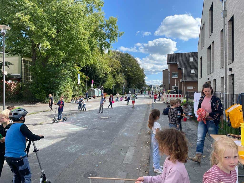 Mehr über den Artikel erfahren GGS Schmittgasse nimmt an Kidical Mass Aktionstagen teil und fordert mehr Sicherheit auf dem Schulweg