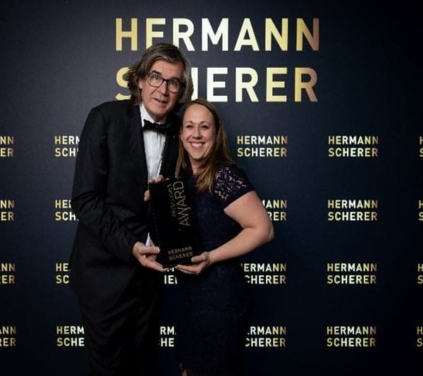 „Die inspirierende Reise einer Mutter: Diana Florenberg triumphiert beim 17. Internationalen Speaker Slam in Mastershausen“