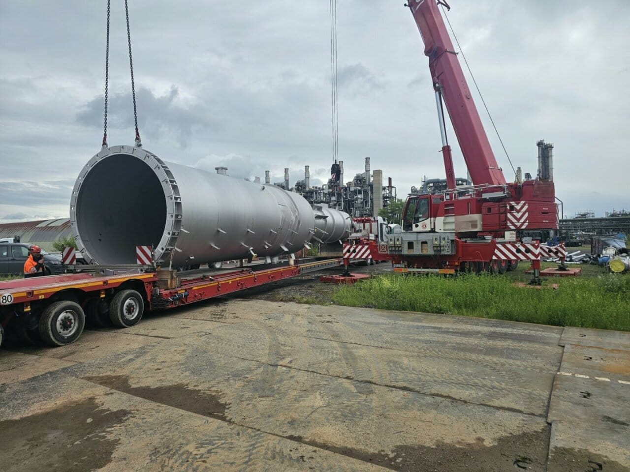 Auch der Austausch der Kolonnen gehört zur Wartung. Für das benötigte Material wurde eigens eine 10.000² große Lagerfläche geschaffen ©LYB.jpg