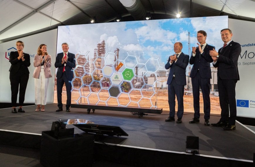 LYB legt den Grundstein für die erste großtechnische Anlage für chemischesRecycling am Standort Wesseling