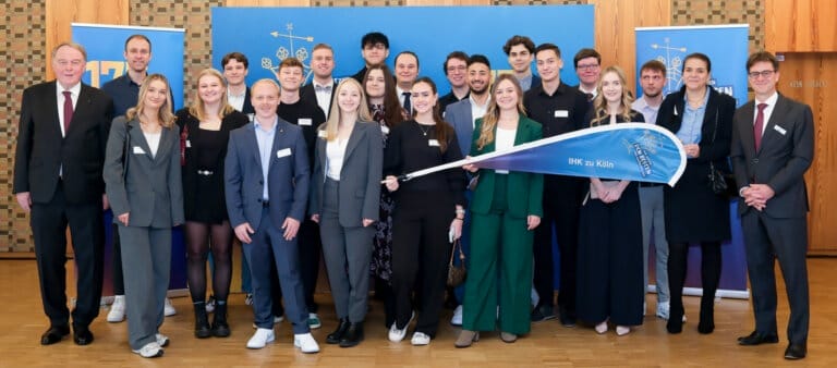 Mehr über den Artikel erfahren IHK Köln gratuliert 24 Auszubildenden aus dem Bezirk als Landesbeste