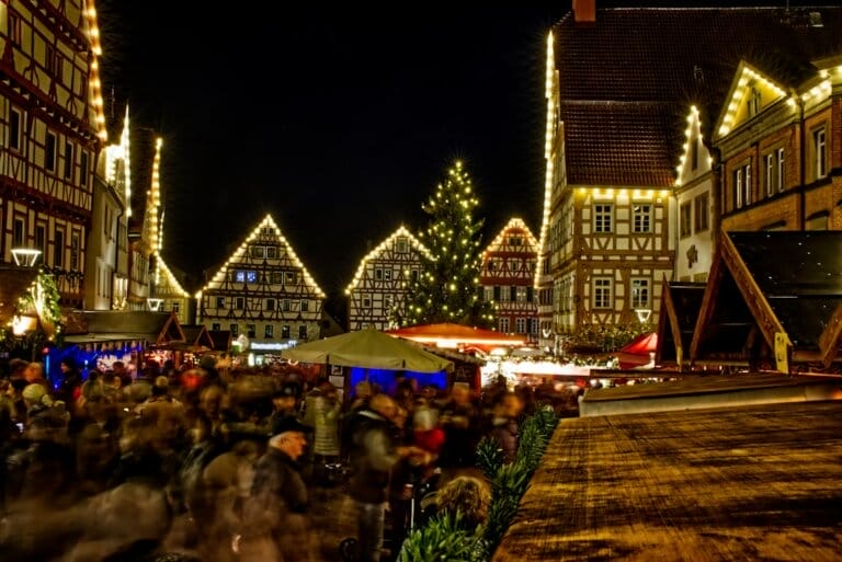 Mehr über den Artikel erfahren Weihnachtsmärkte in Köln: Tradition und festliche Atmosphäre