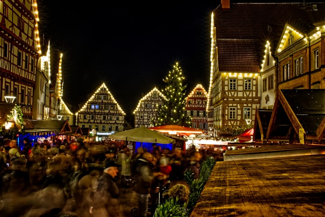 Du betrachtest gerade Weihnachtsmärkte in Köln: Tradition und festliche Atmosphäre