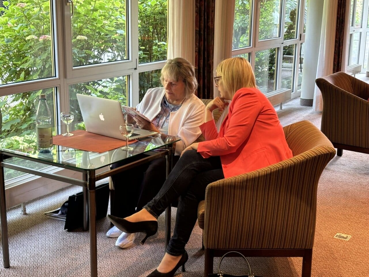 Beratung Medien und Technik im Alter:
Seniorenresidenz Curanum Koeln am Rhein und Sparkasse
KölnBonn Filialdirektion Porz
Bildnachweis: Porzer Bürgerstiftung