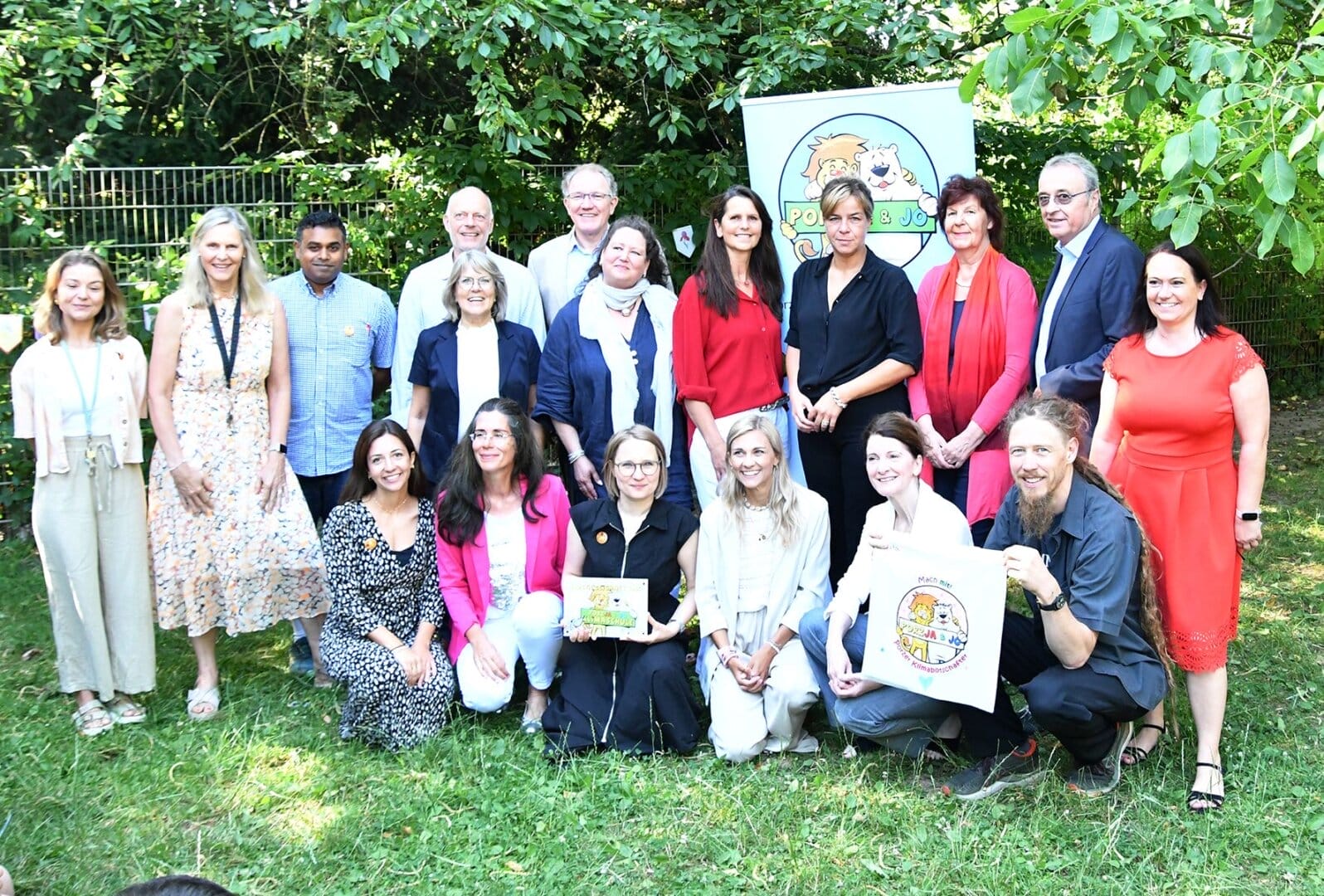 Mehr über den Artikel erfahren Wirtschafts- und Klimaschutzministerin Mona Neubaur unterstützt die Bildungsinitiative „Klimabotschafter“ der Porzer Bürgerstiftung