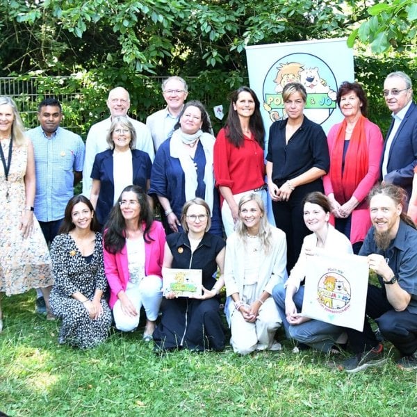 Wirtschafts- und Klimaschutzministerin Mona Neubaur unterstützt die Bildungsinitiative „Klimabotschafter“ der Porzer Bürgerstiftung