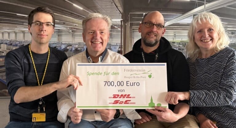 Mehr über den Artikel erfahren Spendenübergabe durch die Geschäftsführung der DHL Sorting Center GmbH